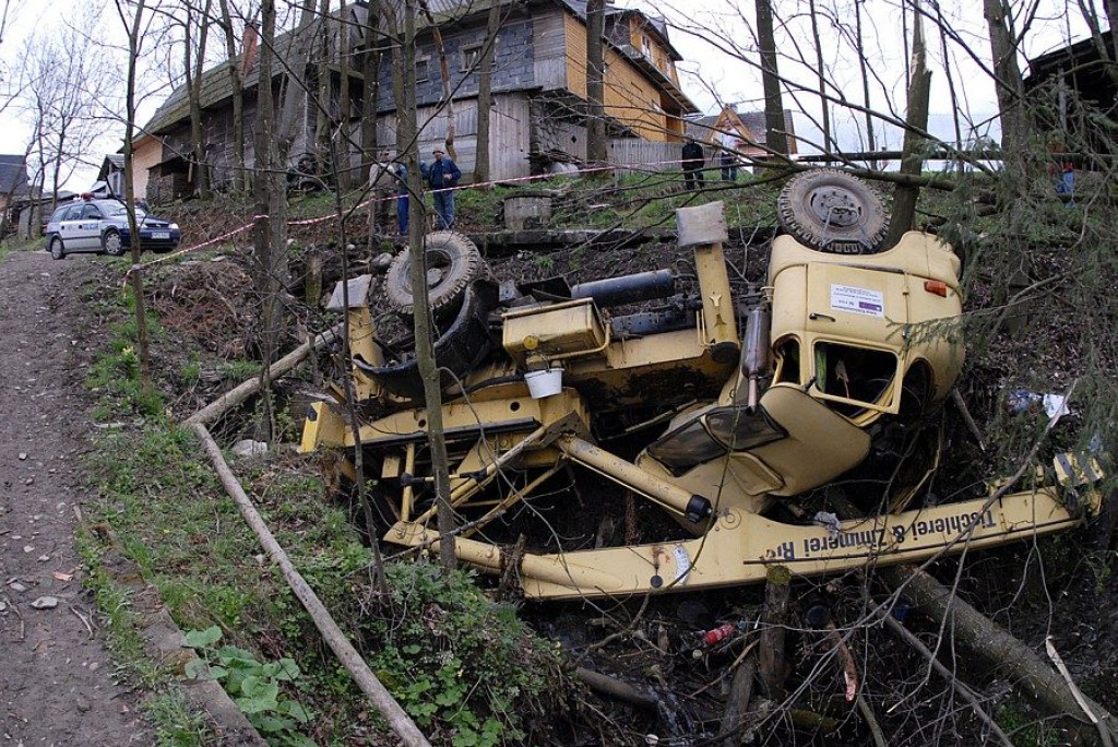 Zawalił się dźwig. Jedna osoba ranna