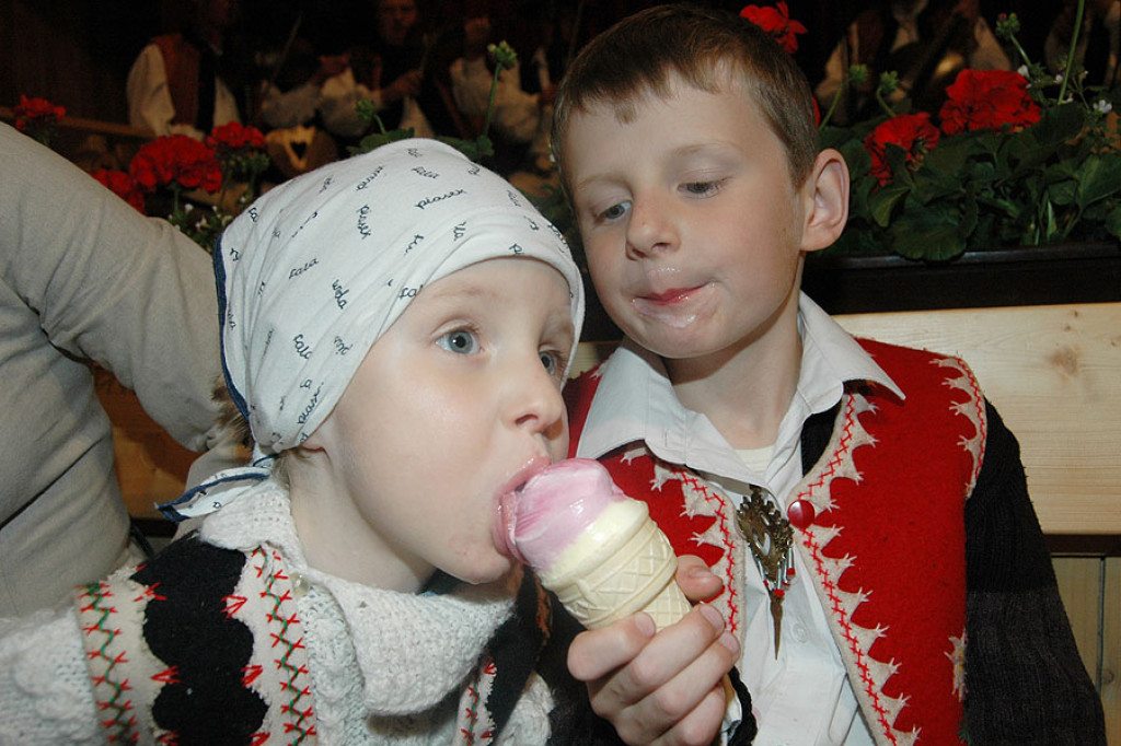 Zjazd Gutów Mostowych. Hej, Mostowi, Mostowi