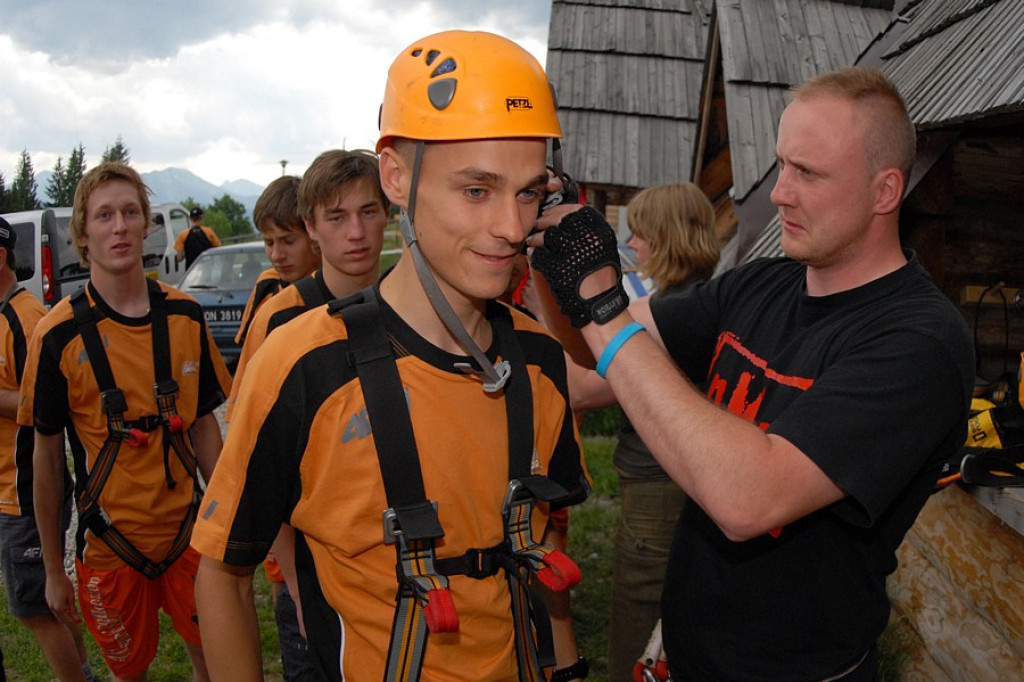 Kadra skoczków w parku linowym Trollandia na Gubałówce