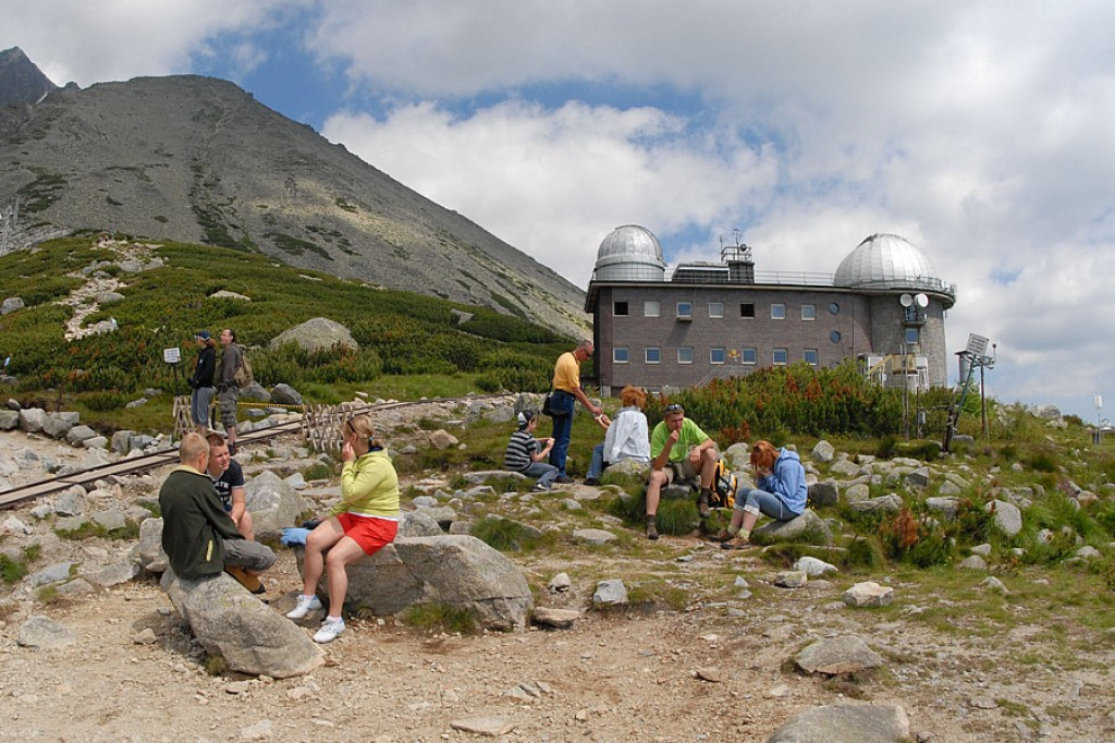 Łomnicki Szczyt (Lomnický štít) i Łomnicki Staw (Skalnaté pleso)