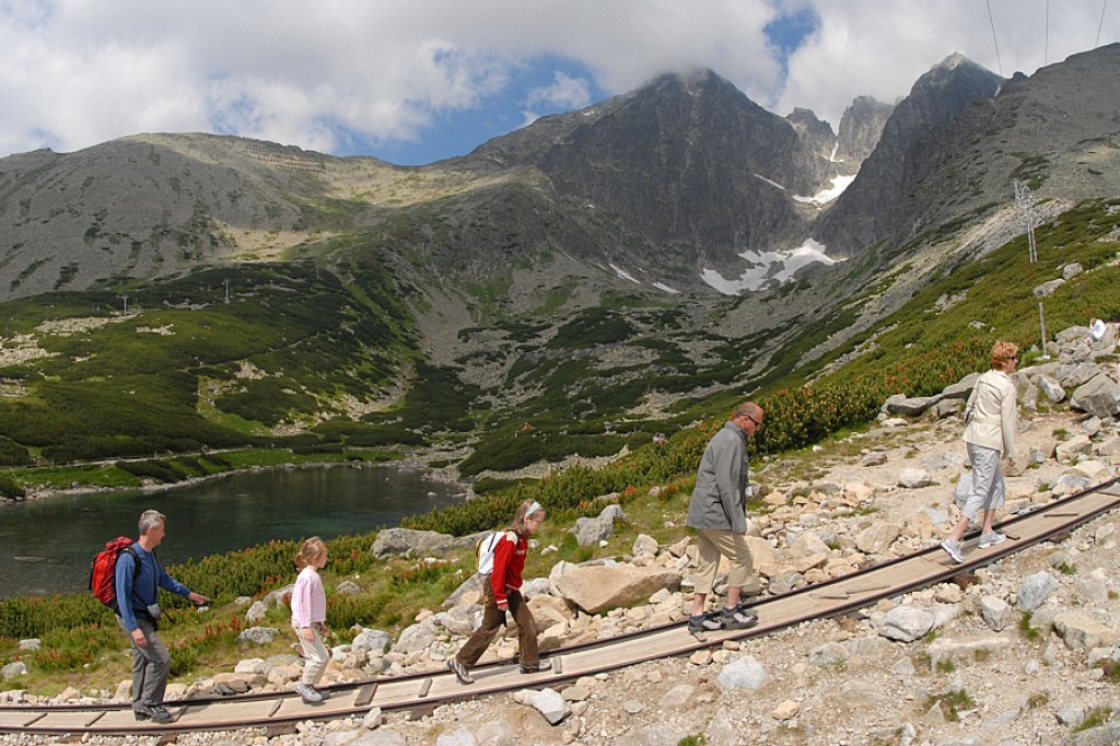 Łomnicki Szczyt (Lomnický štít) i Łomnicki Staw (Skalnaté pleso)
