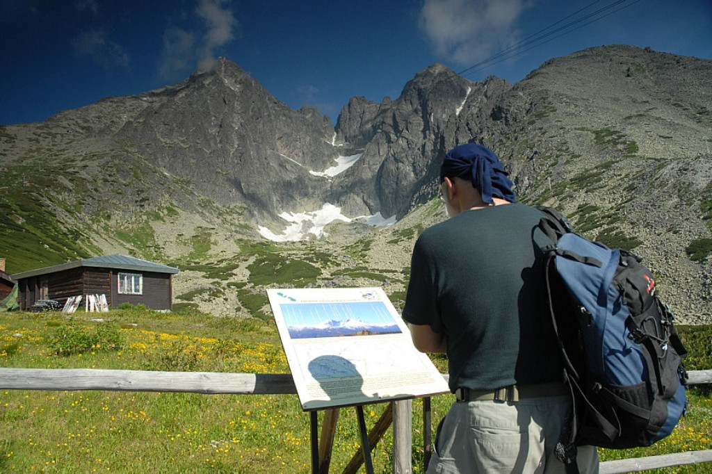 Łomnicki Szczyt (Lomnický štít) i Łomnicki Staw (Skalnaté pleso)