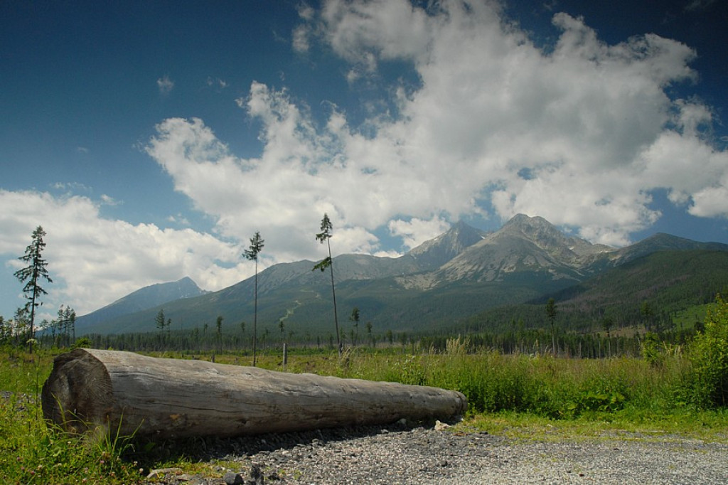 Łomnicki Szczyt (Lomnický štít) i Łomnicki Staw (Skalnaté pleso)