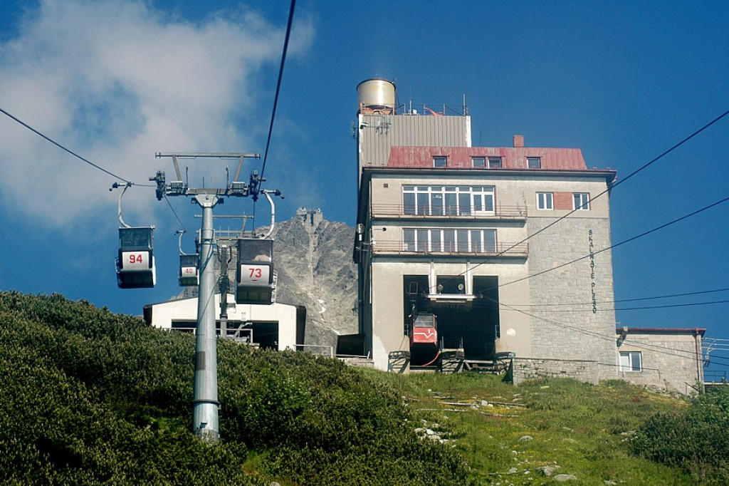 Łomnicki Szczyt (Lomnický štít) i Łomnicki Staw (Skalnaté pleso)