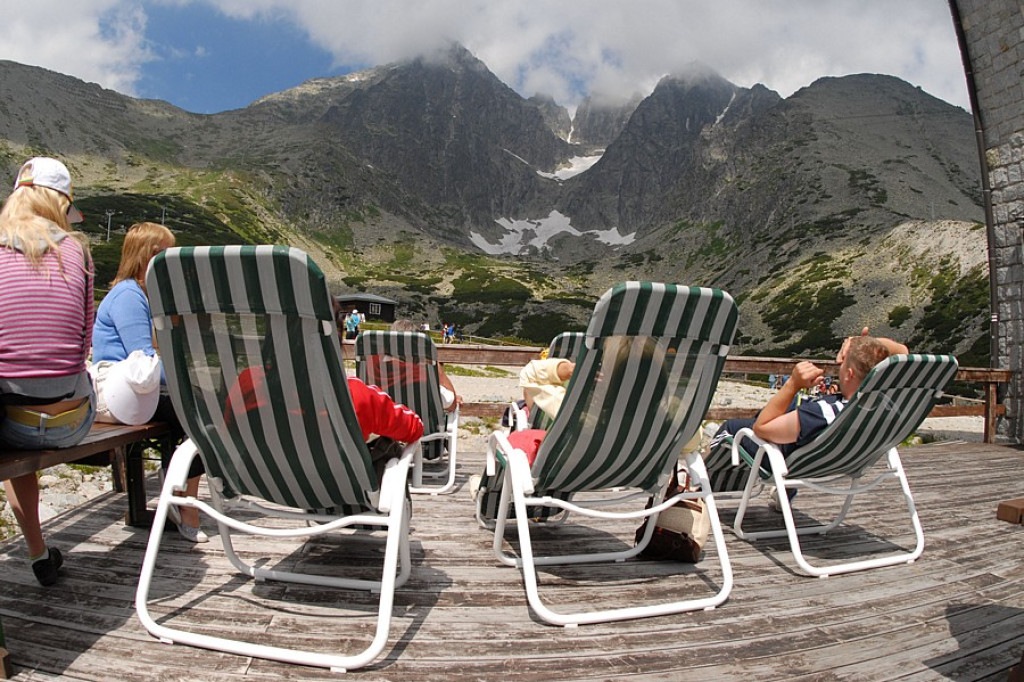 Łomnicki Szczyt (Lomnický štít) i Łomnicki Staw (Skalnaté pleso)