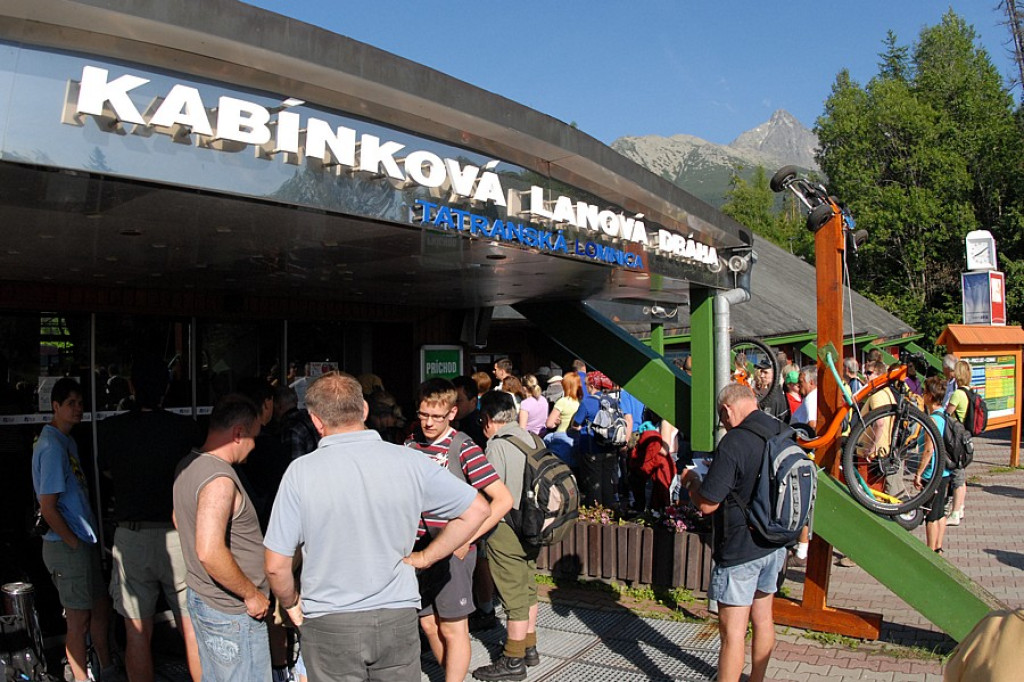 Łomnicki Szczyt (Lomnický štít) i Łomnicki Staw (Skalnaté pleso)