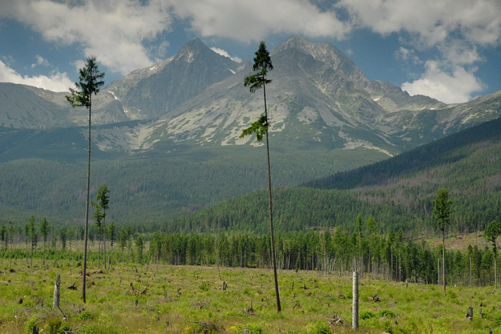 Łomnicki Szczyt (Lomnický štít) i Łomnicki Staw (Skalnaté pleso)