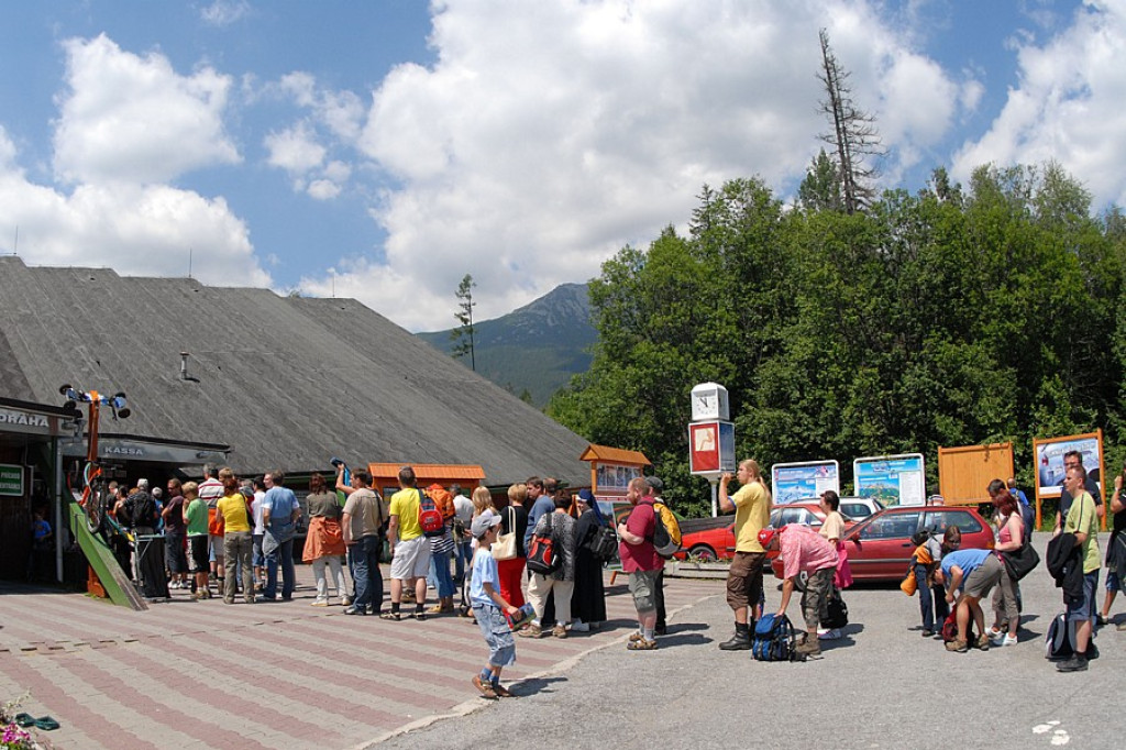 Łomnicki Szczyt (Lomnický štít) i Łomnicki Staw (Skalnaté pleso)
