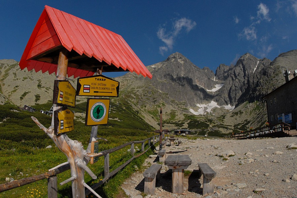 Łomnicki Szczyt (Lomnický štít) i Łomnicki Staw (Skalnaté pleso)