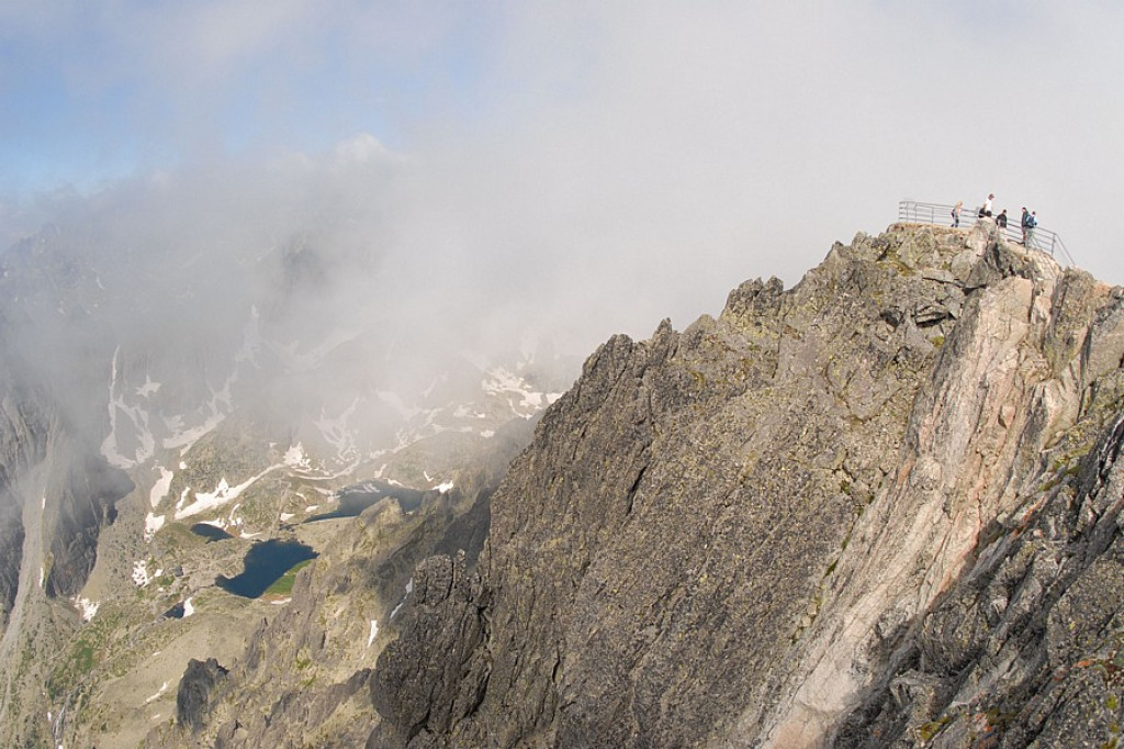 Łomnicki Szczyt (Lomnický štít) i Łomnicki Staw (Skalnaté pleso)