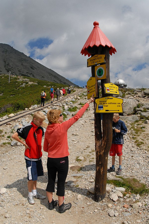 Łomnicki Szczyt (Lomnický štít) i Łomnicki Staw (Skalnaté pleso)