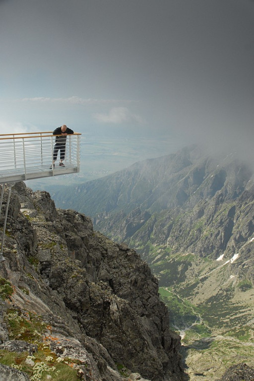 Łomnicki Szczyt (Lomnický štít) i Łomnicki Staw (Skalnaté pleso)