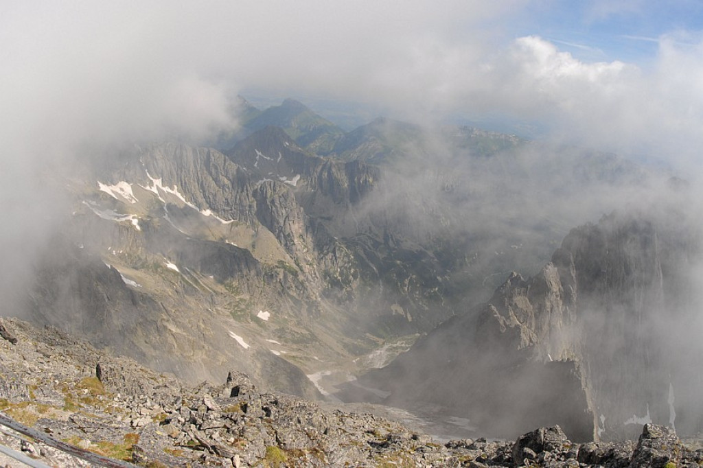 Łomnicki Szczyt (Lomnický štít) i Łomnicki Staw (Skalnaté pleso)