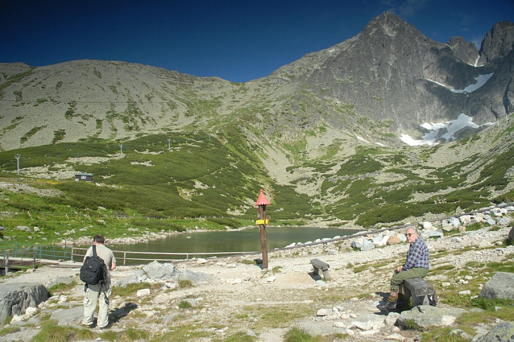 Łomnicki Szczyt (Lomnický štít) i Łomnicki Staw (Skalnaté pleso)
