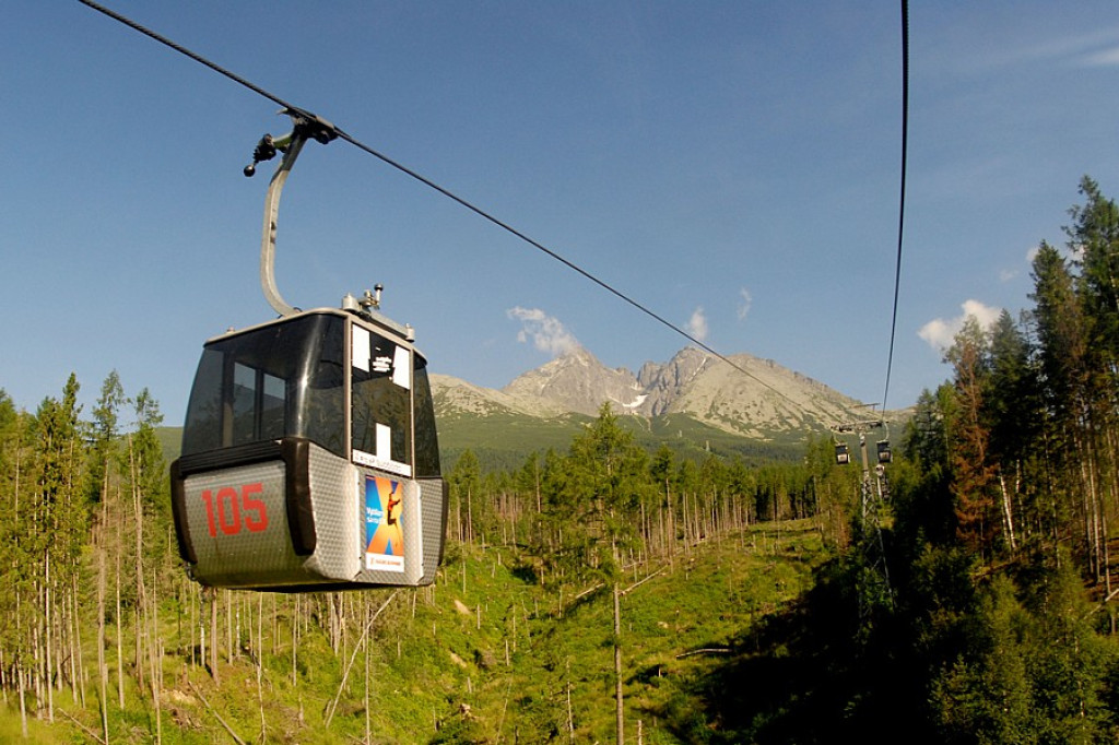 Łomnicki Szczyt (Lomnický štít) i Łomnicki Staw (Skalnaté pleso)