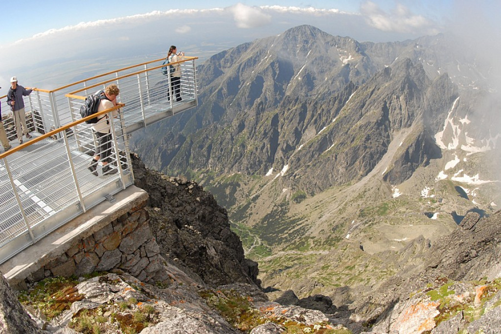 Łomnicki Szczyt (Lomnický štít) i Łomnicki Staw (Skalnaté pleso)
