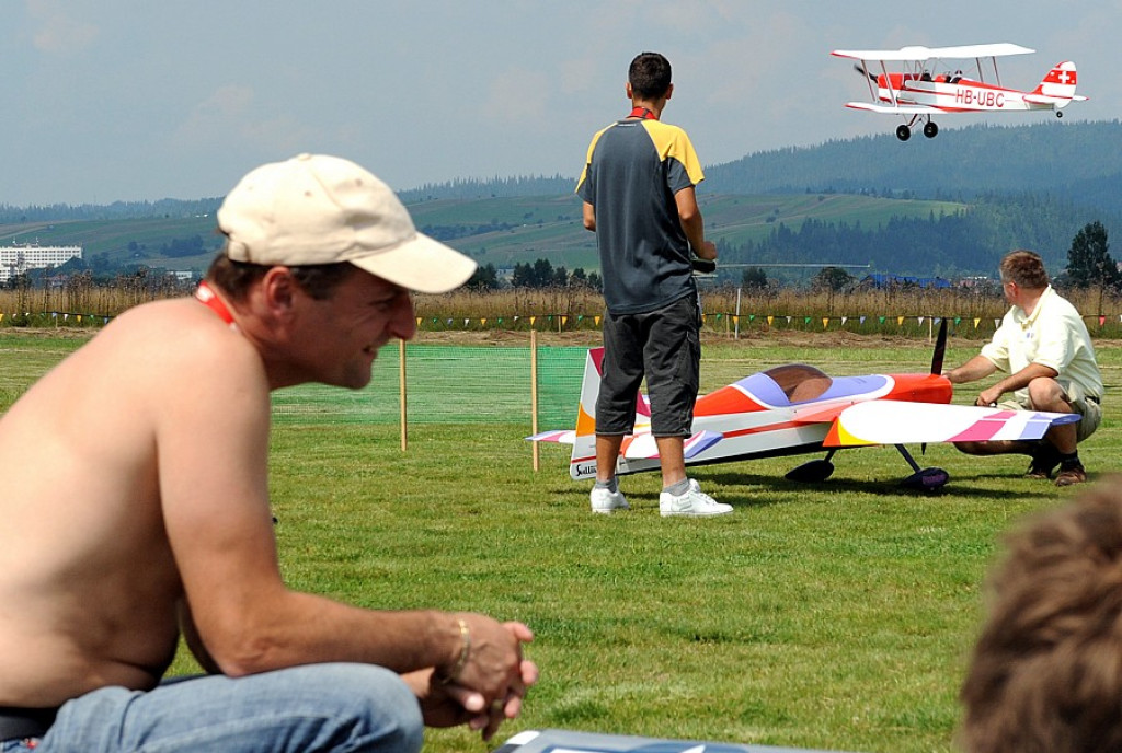 Modelarski AIR SHOW na nowotarskim lotnisku