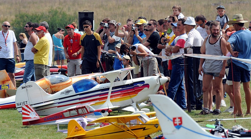 Modelarski AIR SHOW na nowotarskim lotnisku