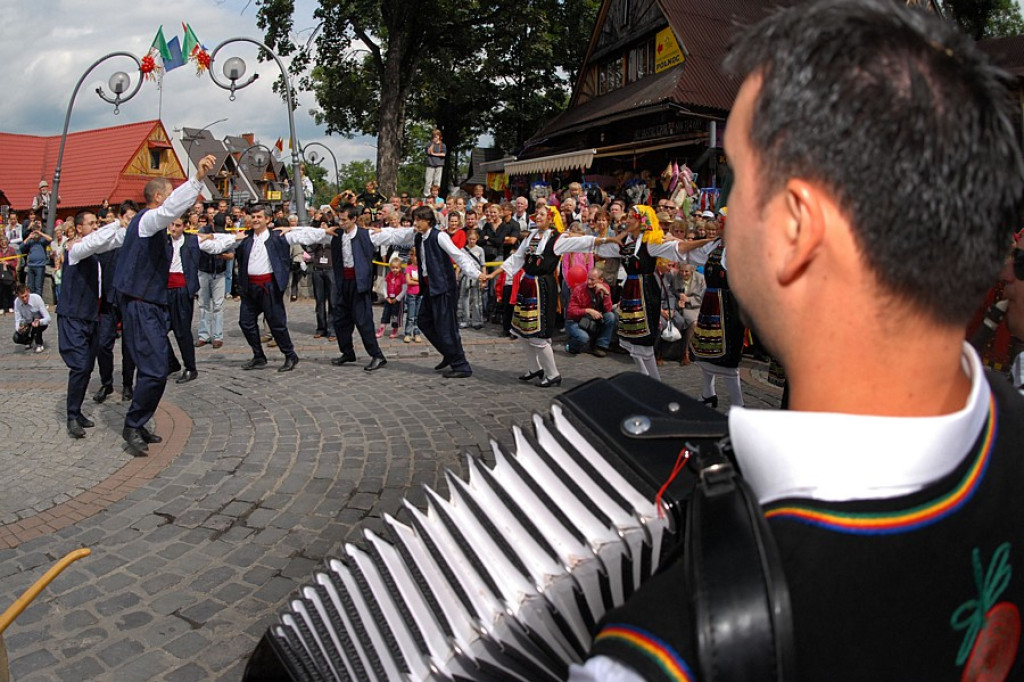 Parada z okazji XL Międzynarodowego Festiwali Folkloru Ziem Górskich