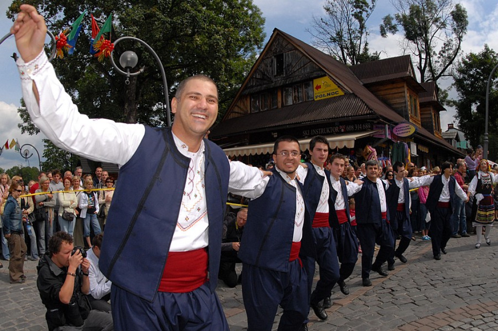Parada z okazji XL Międzynarodowego Festiwali Folkloru Ziem Górskich