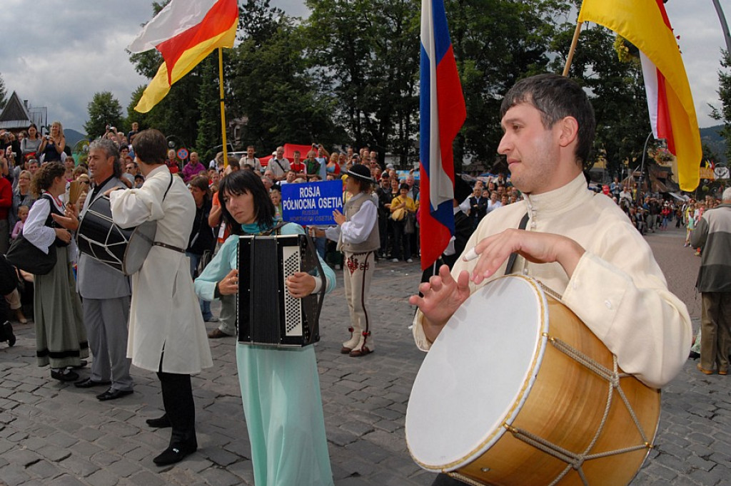 Parada z okazji XL Międzynarodowego Festiwali Folkloru Ziem Górskich