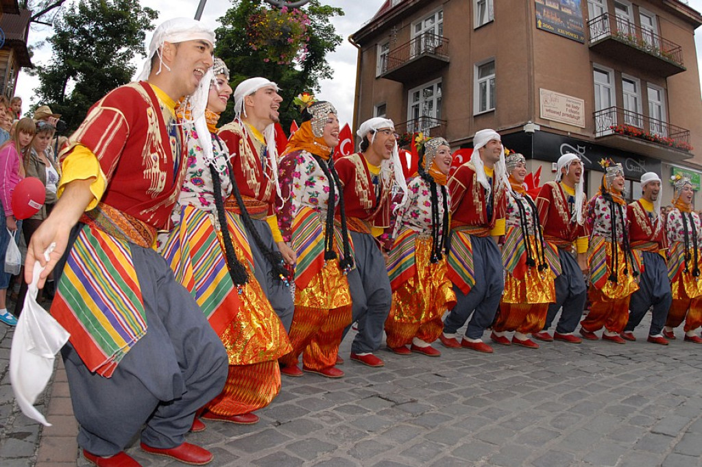 Parada z okazji XL Międzynarodowego Festiwali Folkloru Ziem Górskich