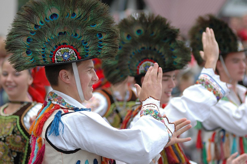 Parada z okazji XL Międzynarodowego Festiwali Folkloru Ziem Górskich