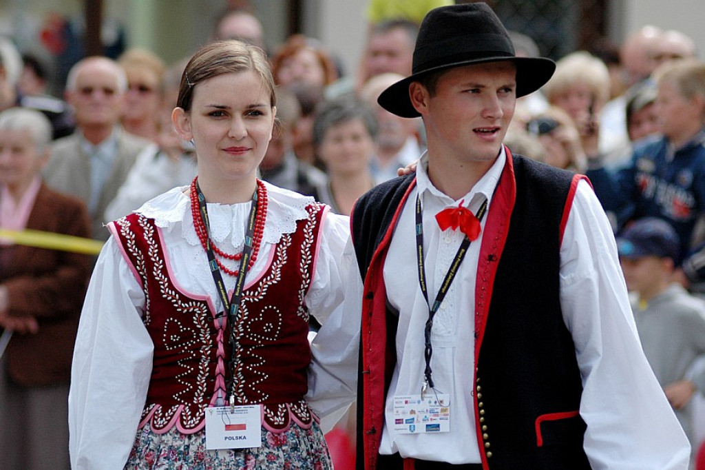Parada z okazji XL Międzynarodowego Festiwali Folkloru Ziem Górskich
