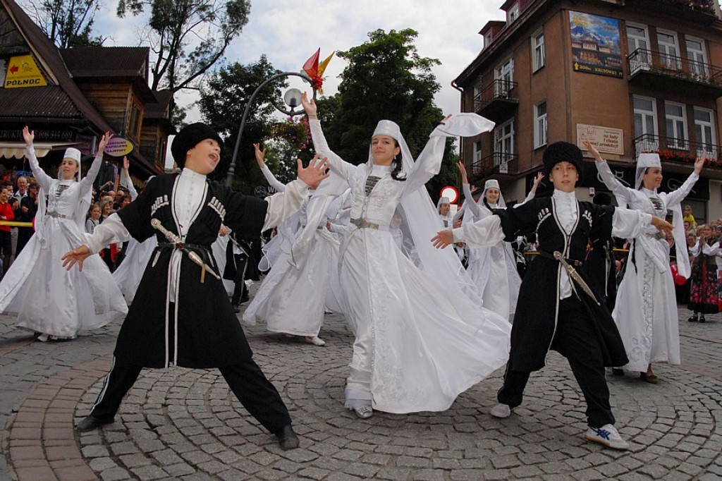 Parada z okazji XL Międzynarodowego Festiwali Folkloru Ziem Górskich