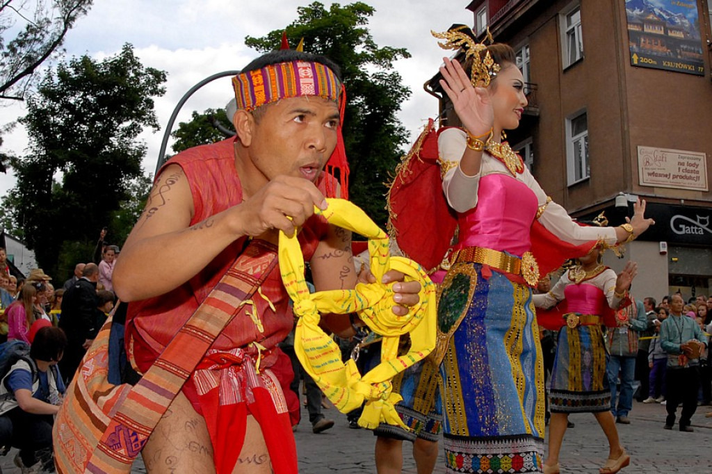 Parada z okazji XL Międzynarodowego Festiwali Folkloru Ziem Górskich