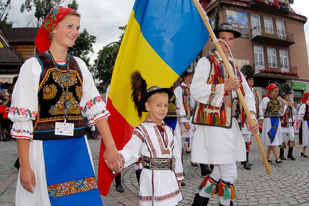 Parada z okazji XL Międzynarodowego Festiwali Folkloru Ziem Górskich