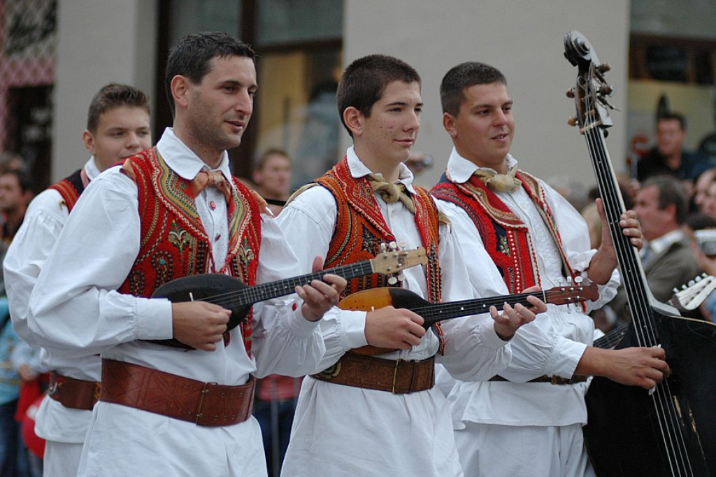 Parada z okazji XL Międzynarodowego Festiwali Folkloru Ziem Górskich