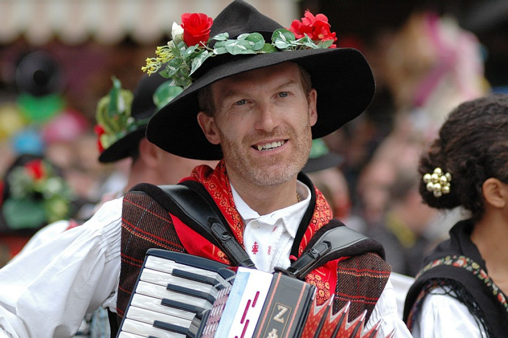Parada z okazji XL Międzynarodowego Festiwali Folkloru Ziem Górskich