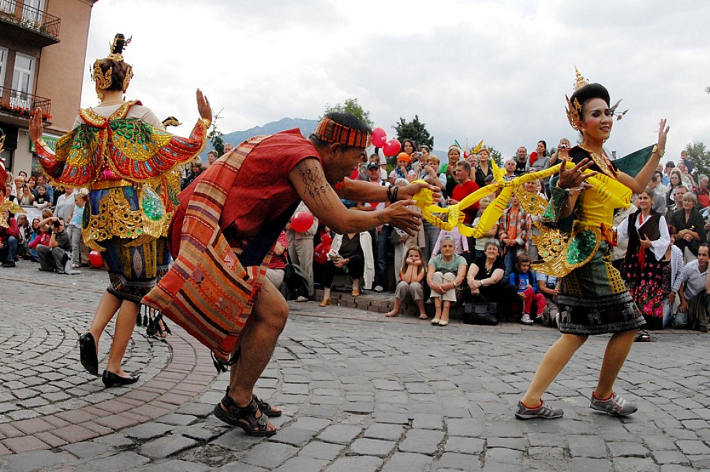 Parada z okazji XL Międzynarodowego Festiwali Folkloru Ziem Górskich