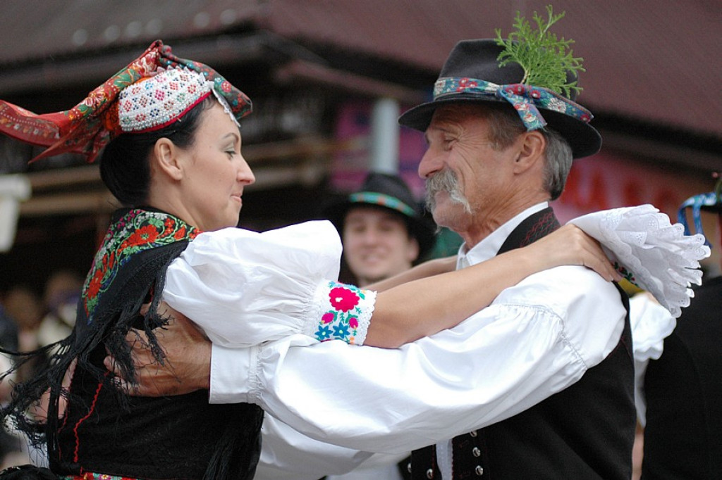 Parada z okazji XL Międzynarodowego Festiwali Folkloru Ziem Górskich