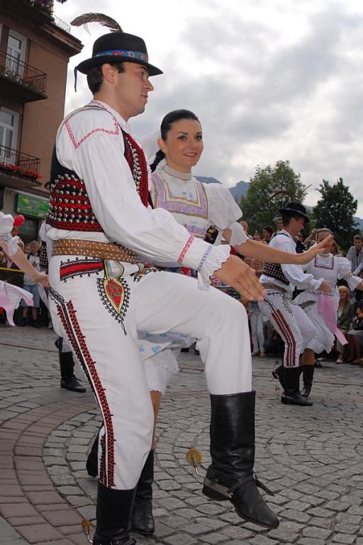 Parada z okazji XL Międzynarodowego Festiwali Folkloru Ziem Górskich