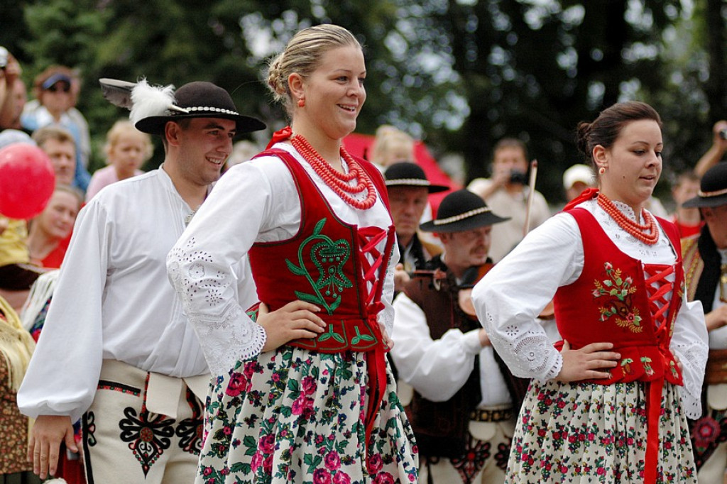 Parada z okazji XL Międzynarodowego Festiwali Folkloru Ziem Górskich