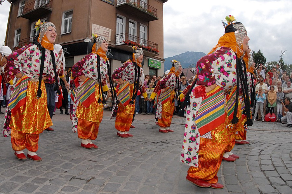 Parada z okazji XL Międzynarodowego Festiwali Folkloru Ziem Górskich