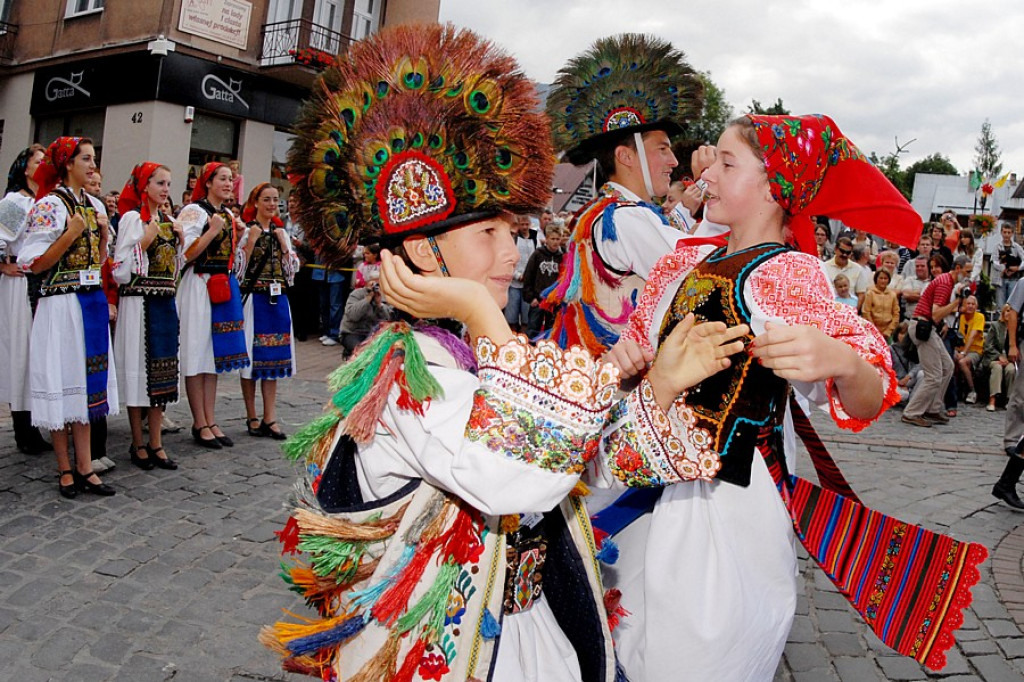Parada z okazji XL Międzynarodowego Festiwali Folkloru Ziem Górskich