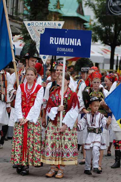 Parada z okazji XL Międzynarodowego Festiwali Folkloru Ziem Górskich