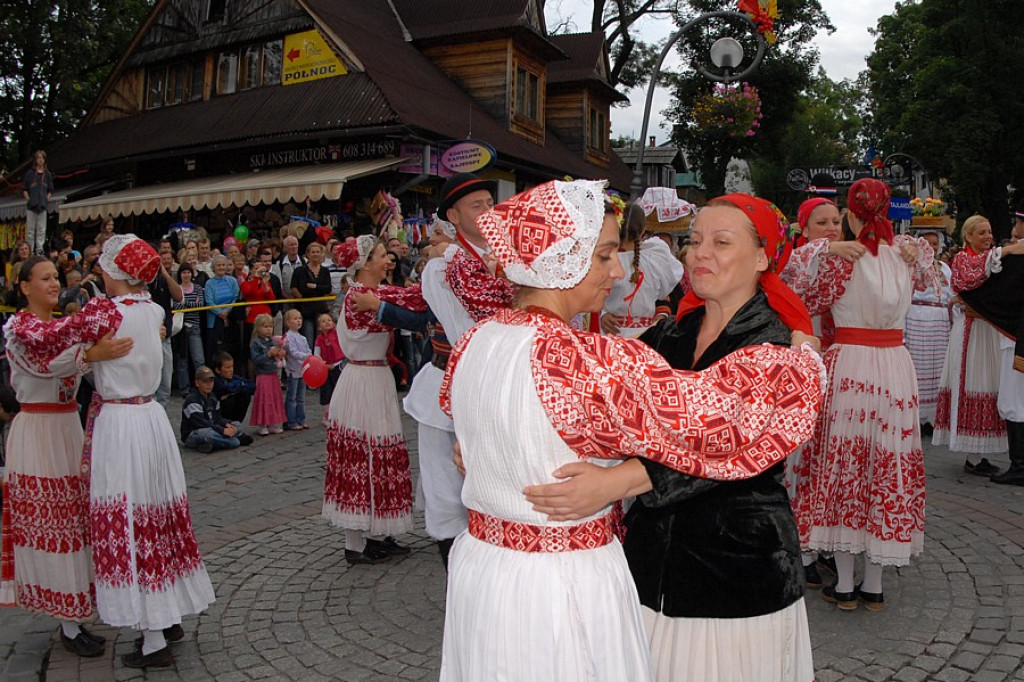 Parada z okazji XL Międzynarodowego Festiwali Folkloru Ziem Górskich