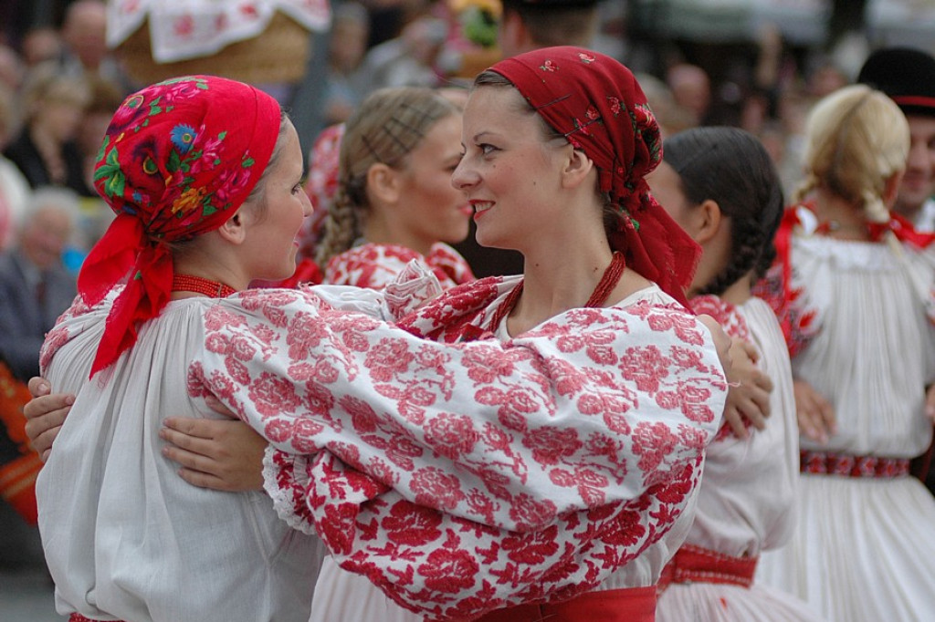 Parada z okazji XL Międzynarodowego Festiwali Folkloru Ziem Górskich