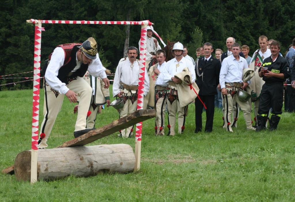 Stare strażackie sikawki w Zębie