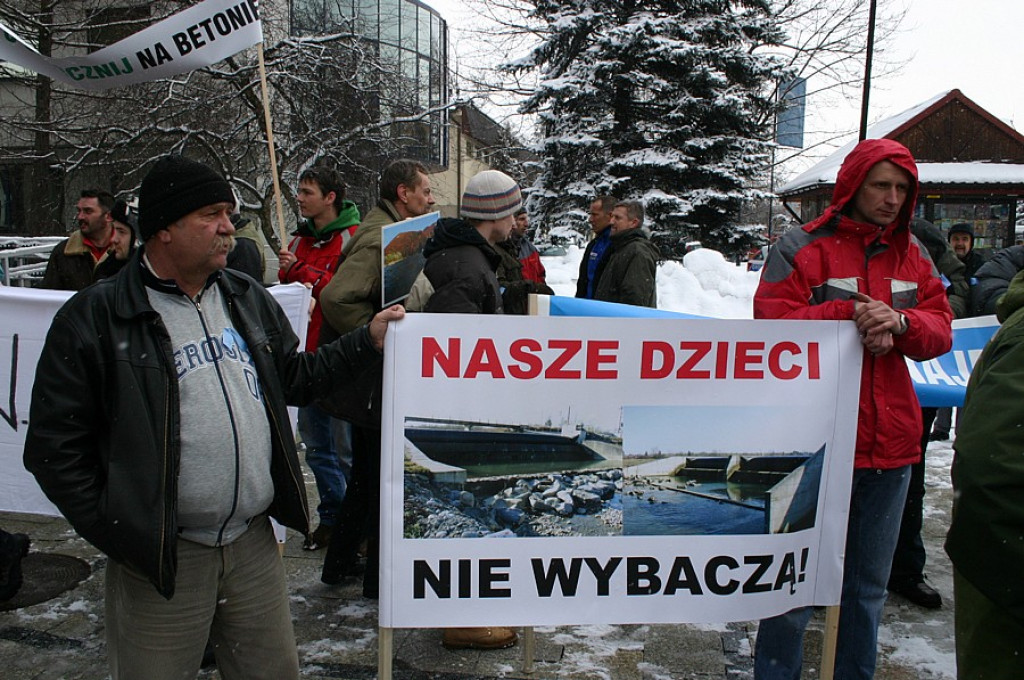 Z wędką na pikiecie