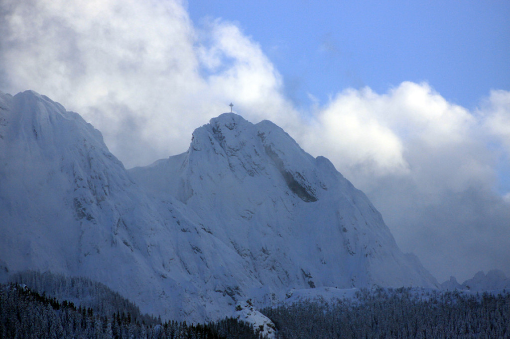 Giewont i ostatnie promienie słońca