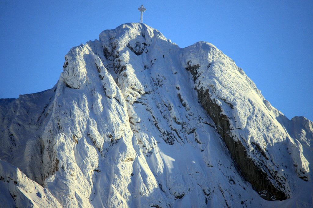 Giewont i ostatnie promienie słońca
