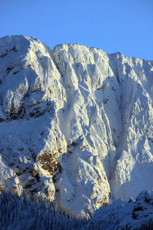 Giewont i ostatnie promienie słońca