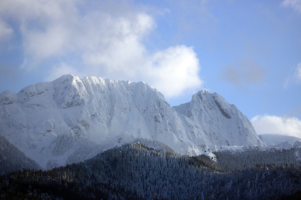 Giewont i ostatnie promienie słońca