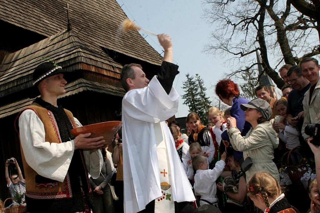 Wielka Sobota: Głoginki przeciw Judaszom