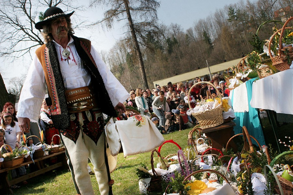 Wielka Sobota: Głoginki przeciw Judaszom